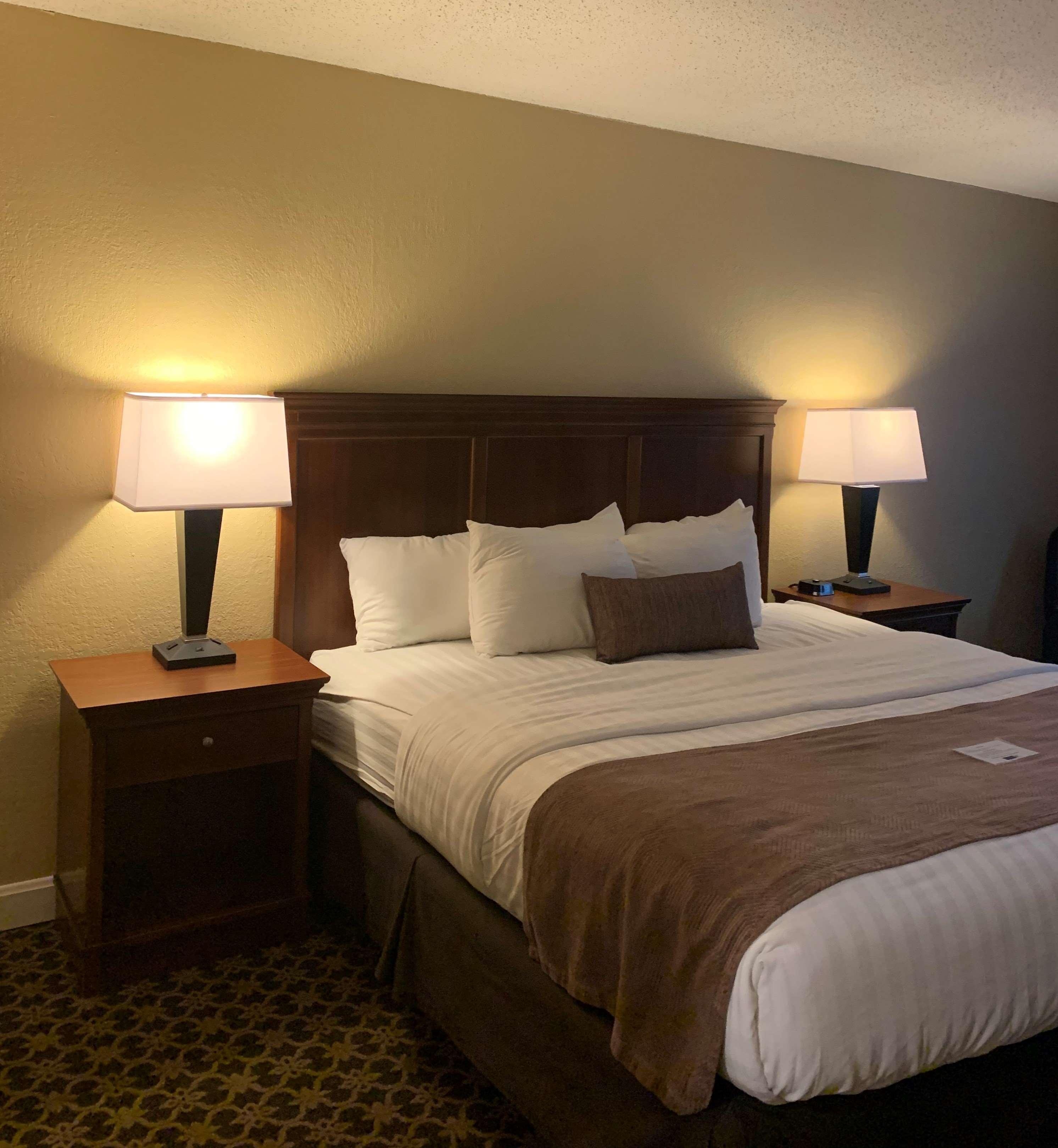 Best Western Plus Wooster Hotel & Conference Center Exterior photo