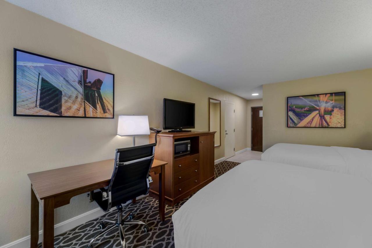 Best Western Plus Wooster Hotel & Conference Center Exterior photo