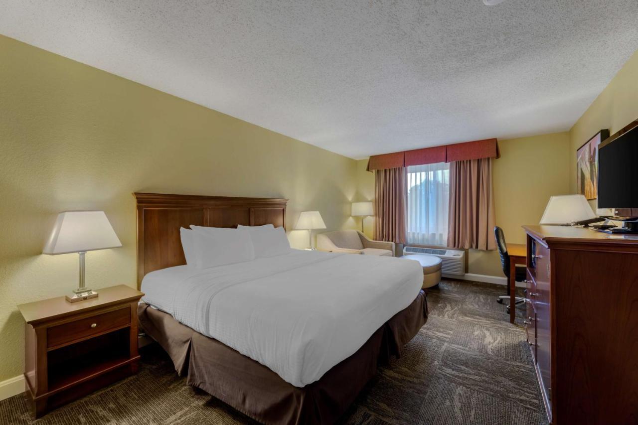 Best Western Plus Wooster Hotel & Conference Center Exterior photo