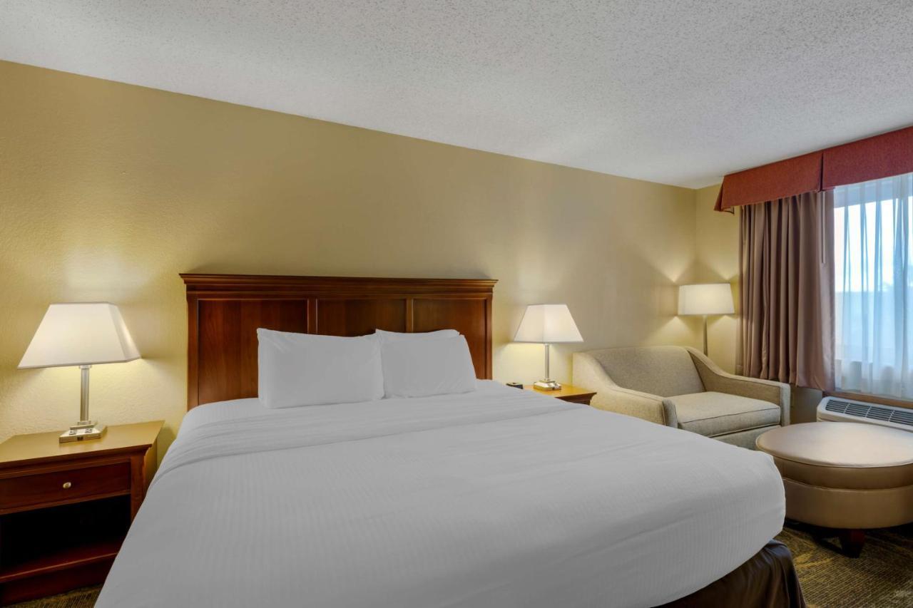 Best Western Plus Wooster Hotel & Conference Center Exterior photo