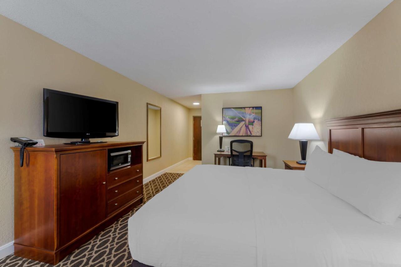 Best Western Plus Wooster Hotel & Conference Center Exterior photo