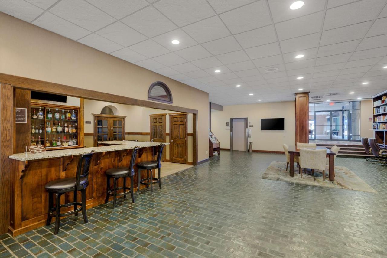 Best Western Plus Wooster Hotel & Conference Center Exterior photo